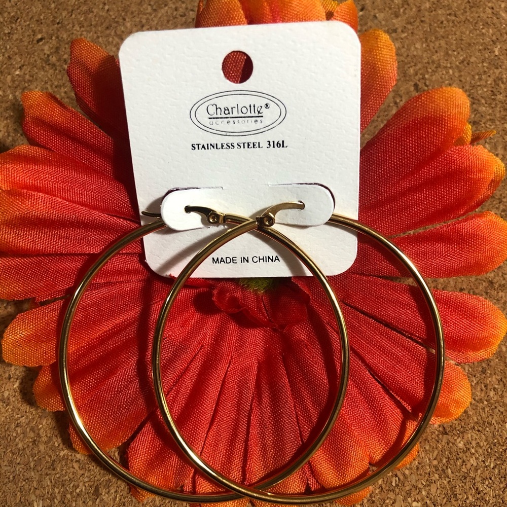 thin gold hoop - Picture 3 of 7